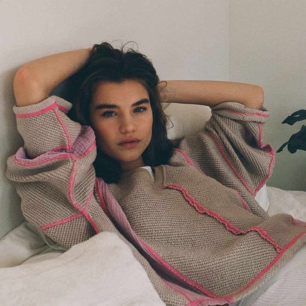 UO | Kendra V Neck Pullover Top